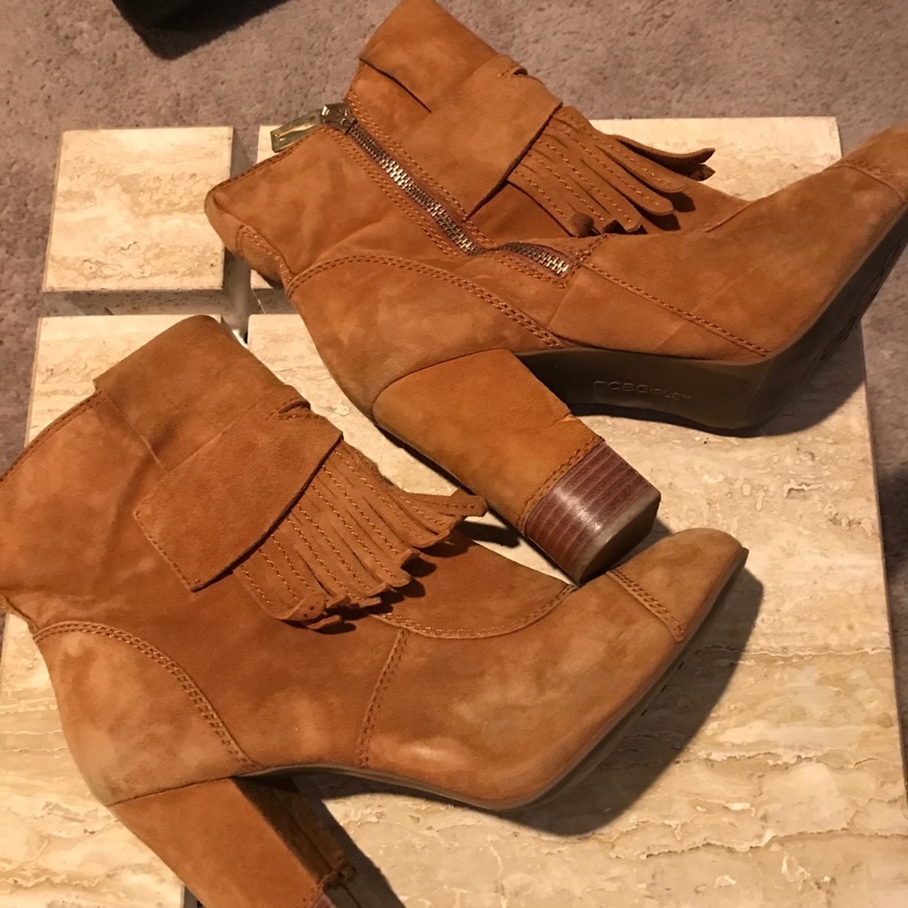 Super fun BCBG camel fridge booties SZ 8.5